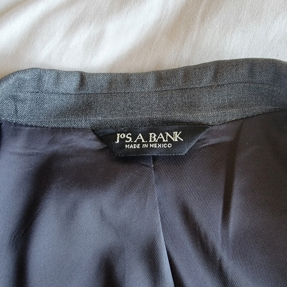 Jos A. Bank Suit Travelers Collection Mens 42R Jacket 38W x 28L Flat Front Pants - Picture 5 of 15